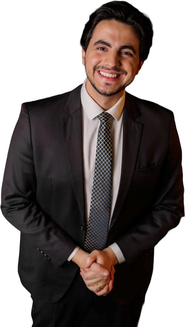 Rodrigo Marcial, de terno escuro, olhando para a câmera.